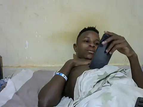 Snapshot of swthairydic chatting on 10/28/25, 01:03 swthairydic online show from 10/28/25, 01:03