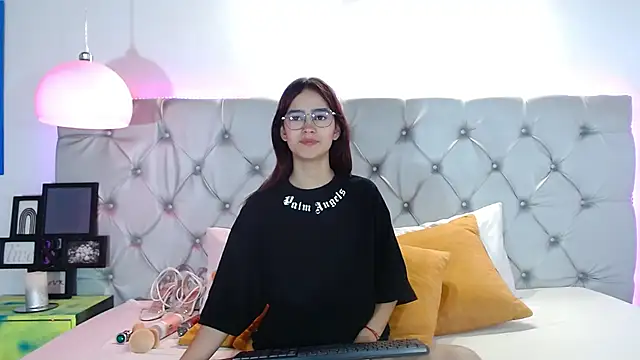 MelodyMansson online show from 02/18/25, 01:55