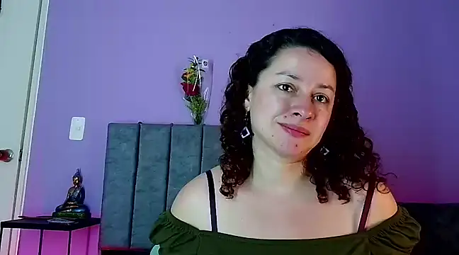 Snapshot of ArtesanaMK chatting on 03/08/25, 05:33 ArtesanaMK online show from 03/08/25, 05:33