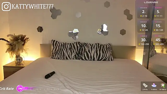 -KATTY- online show from 10/19/25, 10:43