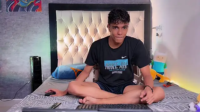 james dreams  online show from 08/06/26, 01:07
