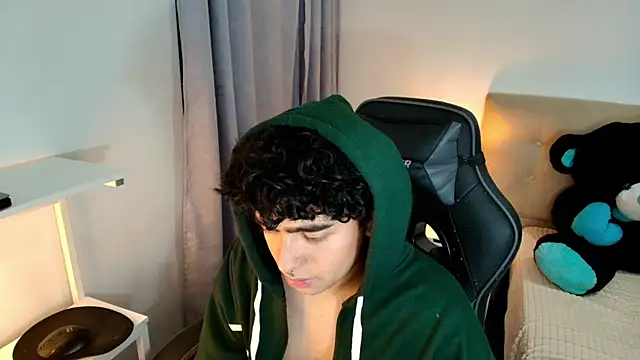  nickconnor01 online show from 12/08/24, 11:08