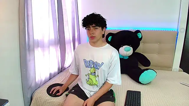  nickconnor01 online show from 01/02/25, 07:51