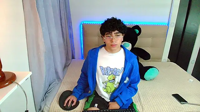  nickconnor01 online show from 01/02/25, 10:55