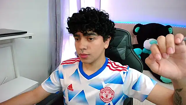  nickconnor01 online show from 01/04/25, 08:16