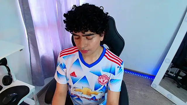  nickconnor01 online show from 01/12/25, 09:40