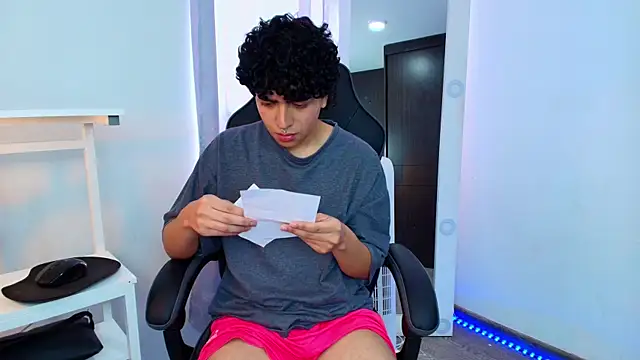  nickconnor01 online show from 01/14/25, 08:04