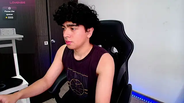  nickconnor01 online show from 01/24/25, 07:07