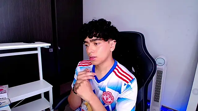  nickconnor01 online show from 01/31/25, 06:03