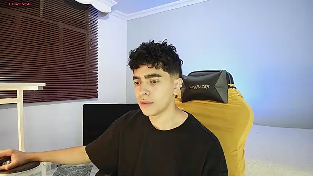  nickconnor01 online show from 10/04/25, 02:31