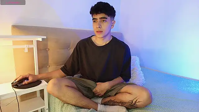  nickconnor01 online show from 10/26/25, 04:40