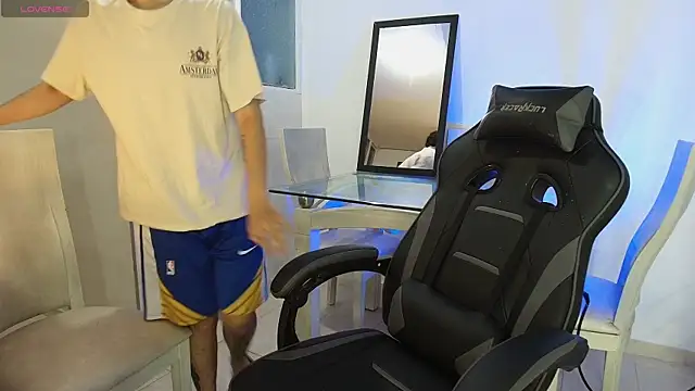  nickconnor01 online show from 11/11/25, 03:06