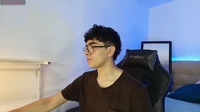  nickconnor01 online show from 11/12/25, 04:35