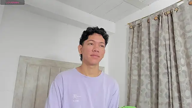 JulianRose 1 online show from 12/22/24, 11:11