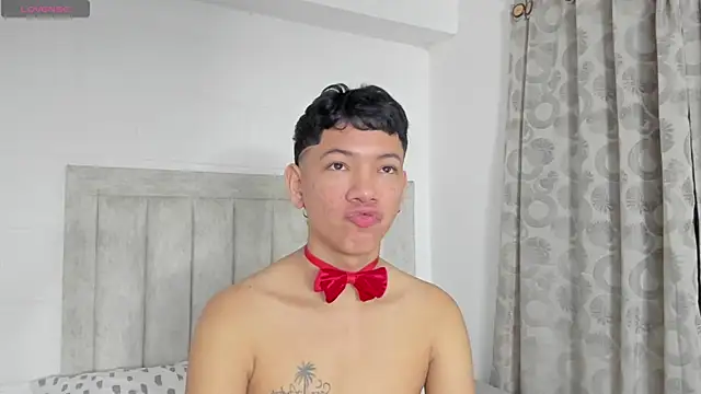 JulianRose 1 online show from 12/24/24, 10:55