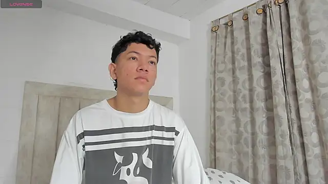 JulianRose 1 online show from 12/28/24, 11:09
