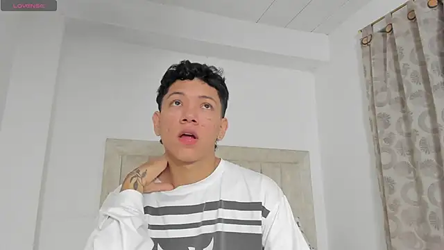 JulianRose 1 online show from 12/29/24, 11:29