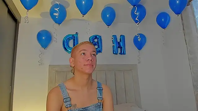 JulianRose 1 online show from 10/13/25, 11:32