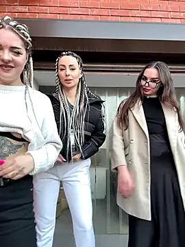 Snapshot of TwixCouple chatting on 11/06/25, 01:12 TwixCouple online show from 11/06/25, 01:12