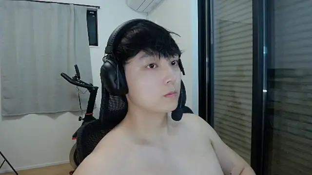 Snapshot of Tkcqcc chatting on 10/11/25, 01:42 Tkcqcc online show from 10/11/25, 01:42