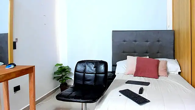 Snapshot of sexy_blackman3606 chatting on 12/15/25, 07:29 sexy blackman3606 online show from 12/15/25, 07:29