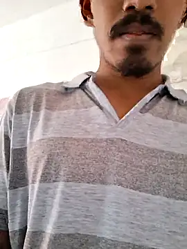 Snapshot of Shivaa- chatting on 10/17/25, 07:44 Shivaa- online show from 10/17/25, 07:44