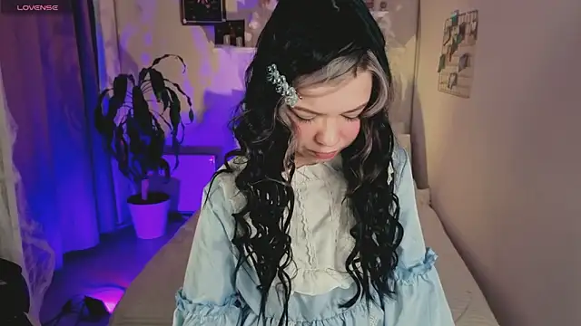 Snapshot of Lil_Amelie chatting on 11/11/25, 09:42 Lil Amelie online show from 11/11/25, 09:42