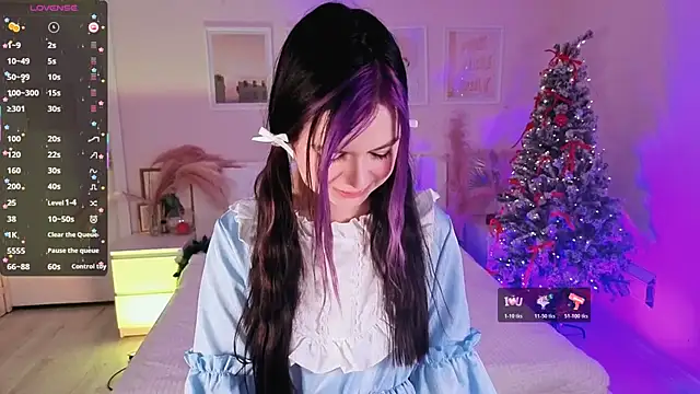 Snapshot of Lil_Amelie chatting on 12/14/25, 07:47 Lil Amelie online show from 12/14/25, 07:47
