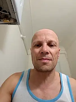 Snapshot of wedge75 chatting on 04/19/26, 03:00 wedge75 online show from 04/19/26, 03:00