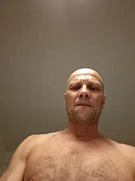 Snapshot of wedge75 chatting on 05/18/26, 04:13 wedge75 online show from 05/18/26, 04:13
