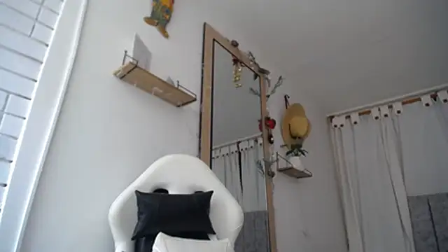 Snapshot of Valerioe chatting on 12/05/25, 01:31 Valerioe online show from 12/05/25, 01:31