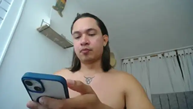 Snapshot of Valerioe chatting on 12/15/25, 08:02 Valerioe online show from 12/15/25, 08:02