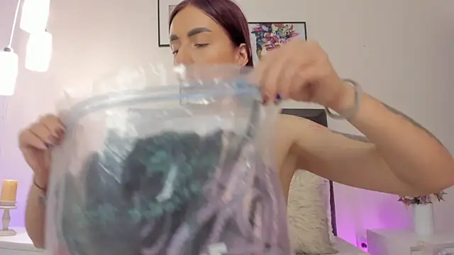 helen mooree online show from 09/26/25, 12:53