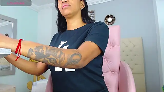 Snapshot of Kristel_lee chatting on 02/02/25, 01:41 Kristel lee online show from 02/02/25, 01:41