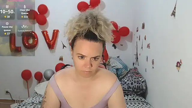 hotmilf4uxxx online show from 05/25/26, 10:21