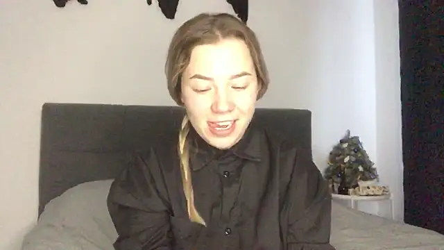 Embersweetbunny online show from 12/25/24, 07:14
