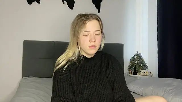 Embersweetbunny online show from 12/25/24, 01:30