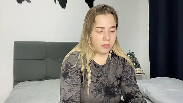 Embersweetbunny online show from 12/28/24, 03:04