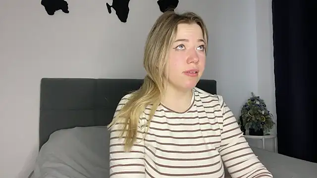 Embersweetbunny online show from 01/01/25, 09:39