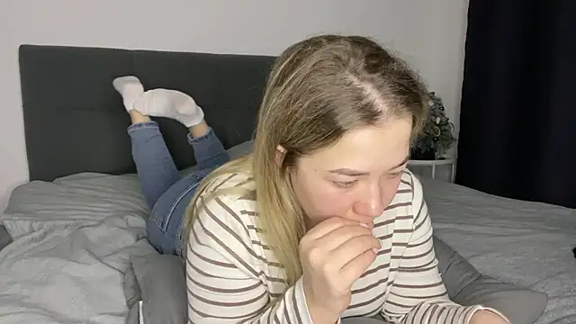 Embersweetbunny online show from 01/01/25, 03:46