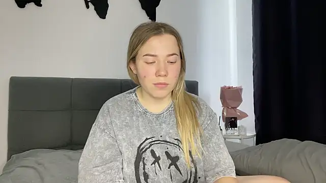Embersweetbunny online show from 01/03/25, 11:14