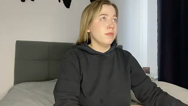 Embersweetbunny online show from 01/13/25, 12:56