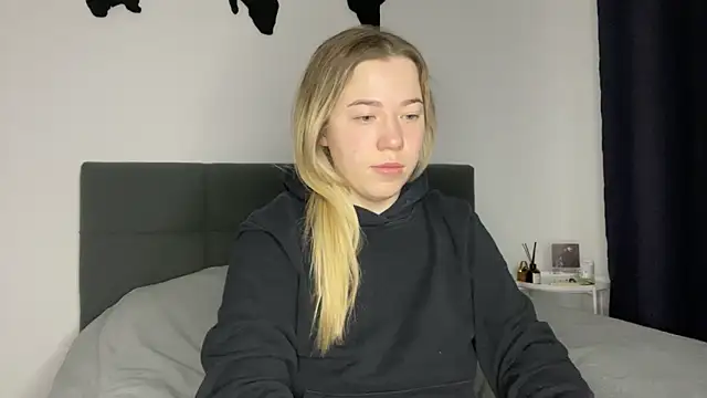Embersweetbunny online show from 01/14/25, 06:45