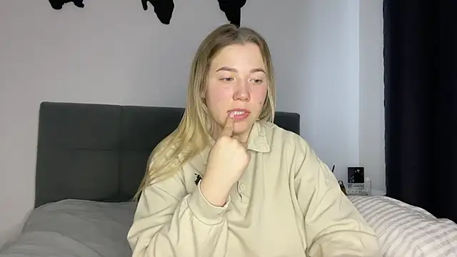 Embersweetbunny online show from 01/19/25, 12:39
