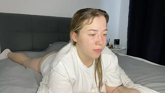 Embersweetbunny online show from 01/20/25, 09:24