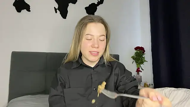 Embersweetbunny online show from 01/27/25, 02:24