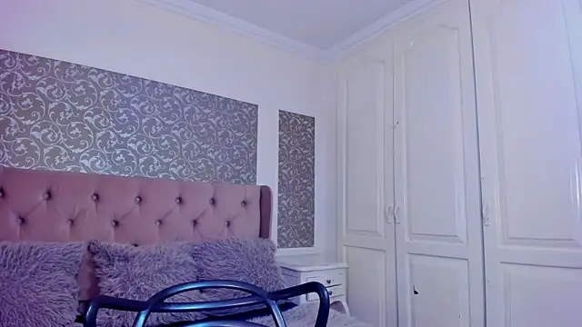 Snapshot of IssadoraJames chatting on 09/27/25, 02:11 IssadoraJames online show from 09/27/25, 02:11