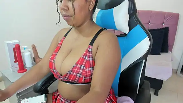 Lizzie Williams  online show from 04/28/26, 03:11