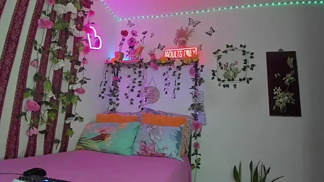 Snapshot of anasttacia_210 chatting on 12/04/25, 01:04 anasttacia 210 online show from 12/04/25, 01:04