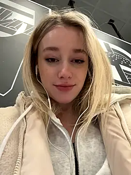 Snapshot of SSSATIVA_model chatting on 10/14/25, 11:00 SSSATIVA model online show from 10/14/25, 11:00